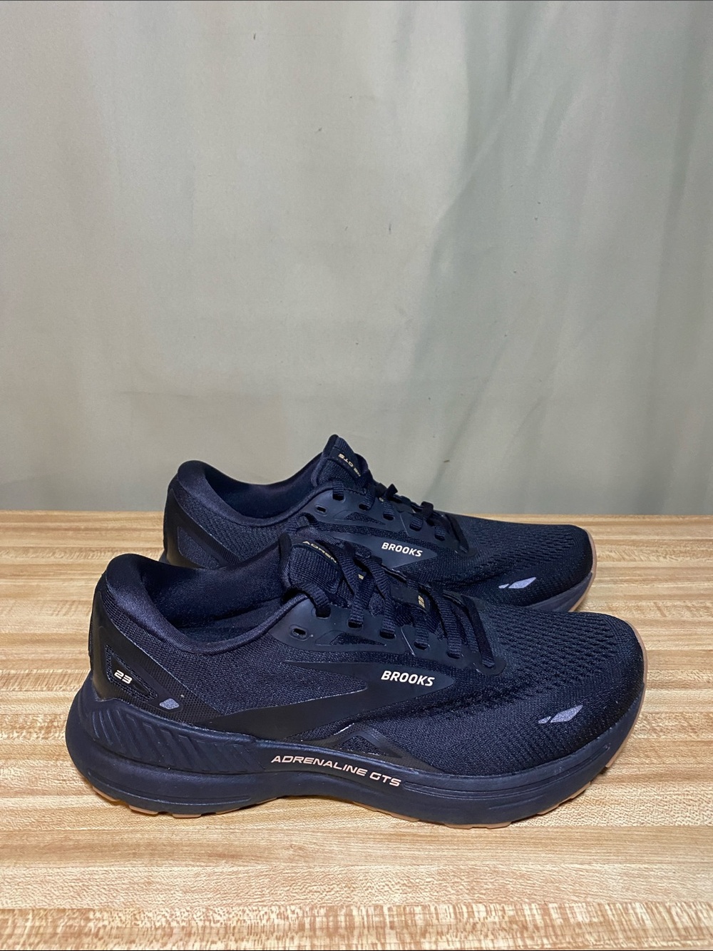 Brooks Adrenaline GTS 23 Running Shoes Black/Cream/Biscuit Size 8.5 M (D)